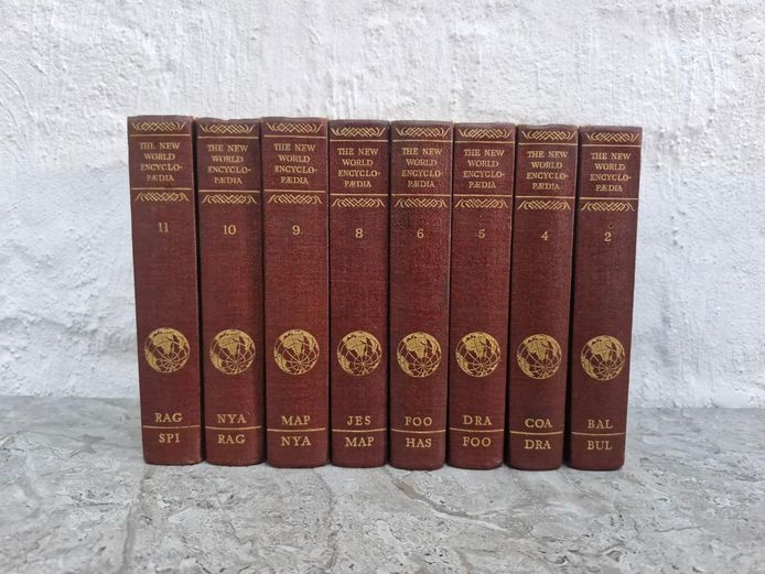 The New World Encyclopaedia - Set of 8 Vintage Volumes
