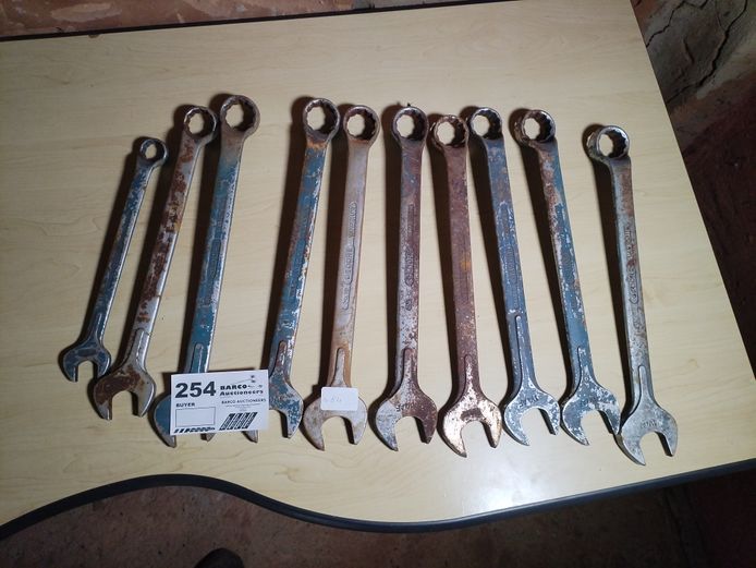 10 X VARIOUS SPANNERS