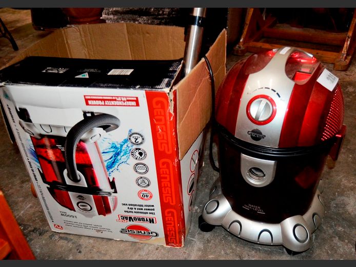 GENESIS HYDROVAC VACUUM CLEANER [Switches on]