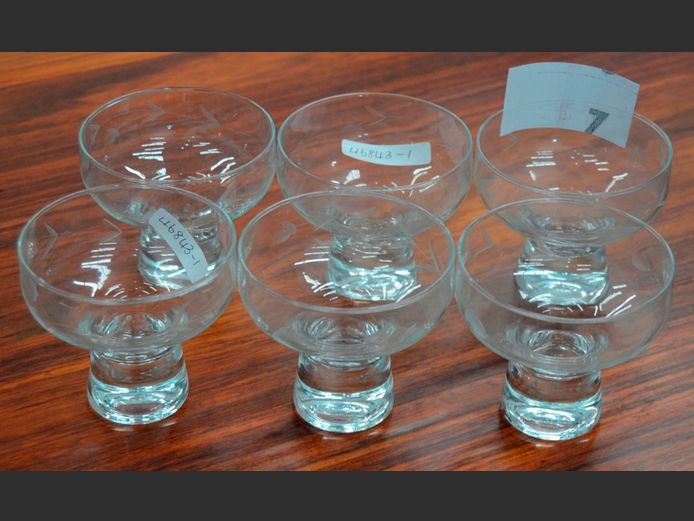 SET OF 6 VINTAGE EMBOSSED GLASS DESSERT BOWLS