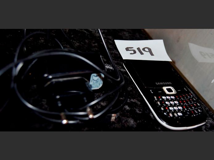 SAMSUNG GT-B3210 CELLPHONE WITH CHARGER [Untested]