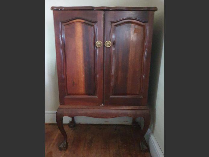 STINKWOOD BALL & CLAW 2-DOOR DRINKS CABINET, 71 x 43 x 112cm