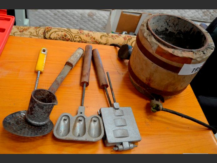 CASTING POT WITH SINKER MOULDS