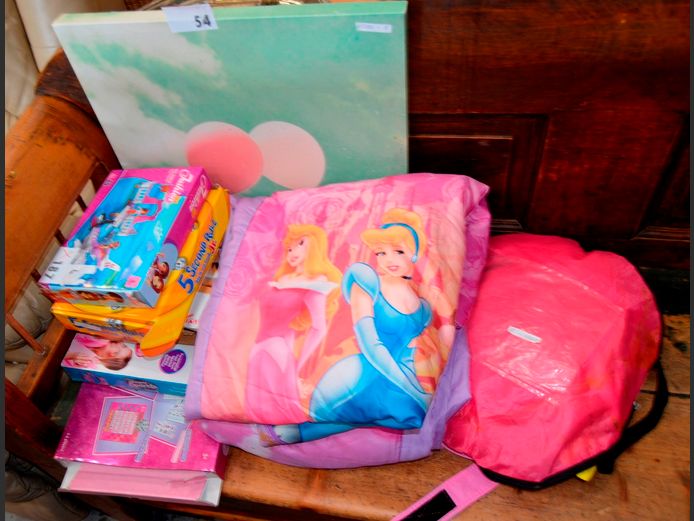 LOT: BARBIE DUVET, BOARD GAMES, etc