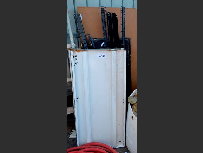 LOT: METAL SHELVING