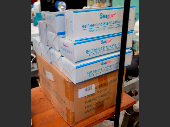 LOT: SELF-SEALING STERILISATION POUCHES