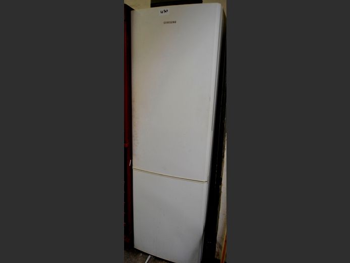 SAMSUNG FRIDGE FREEZER [Getting cold]
