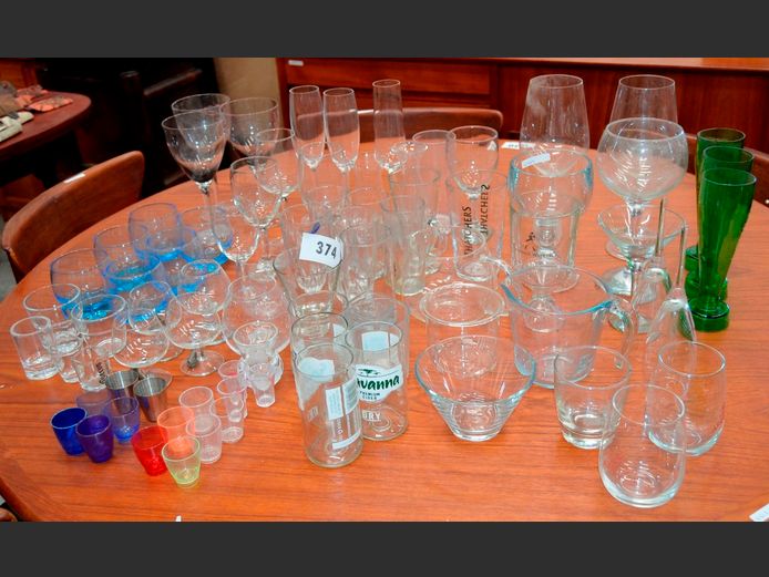 LARGE LOT: ASSORTED DRINKING GLASSES