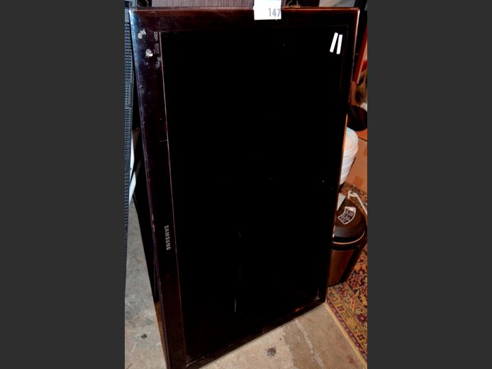 SAMSUNG 40" L.E.D. TV [Switches on, No data] ### LICENCE PLEASE ###