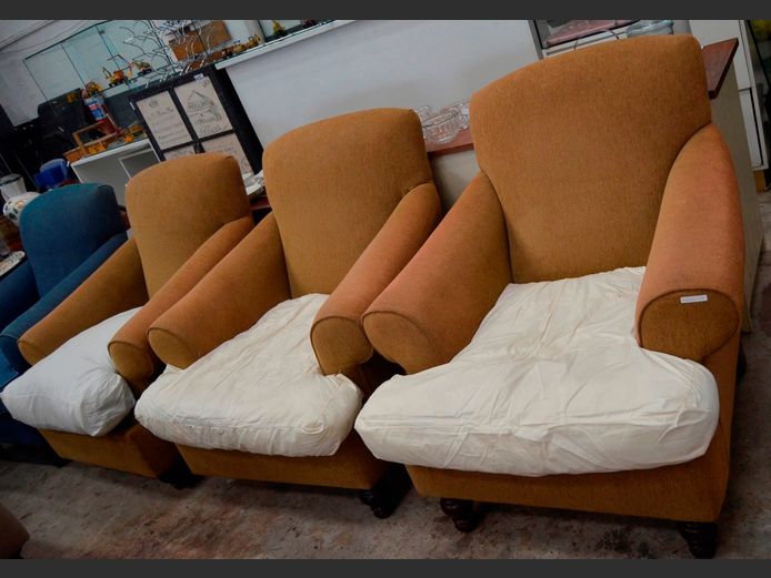 SET OF 3 BROWN UPHOLSTERED ARMCHAIRS [Legs needed to 2 chairs, Cushion covers needed]