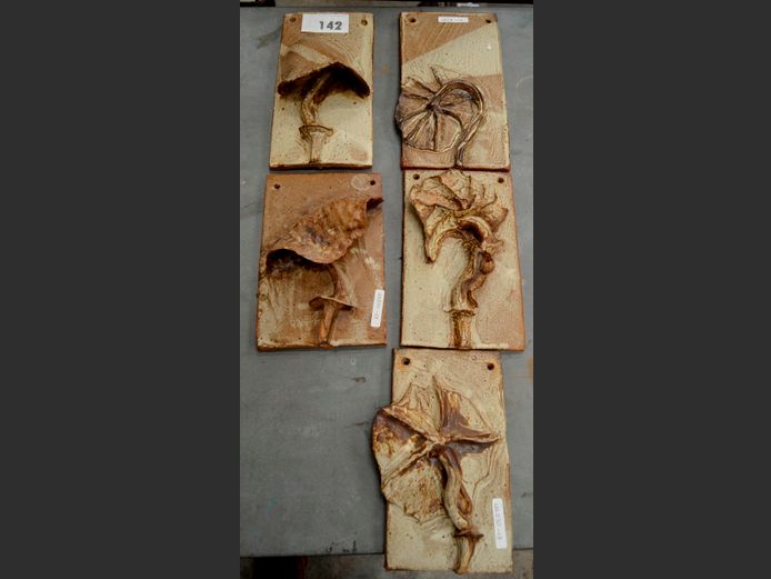 SET OF 6 POTTERY WALL MOUNT FLOWERS, 23 x 15cm [1 flower chipped]