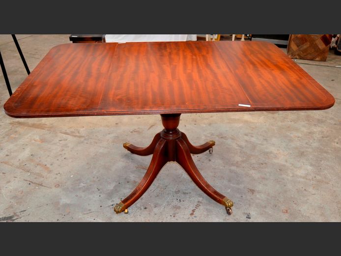 MAHOGANY 6-SEATER DROPLEAF DINING TABLE ON BRASS CASTORS, 137 x 91 x 75cm