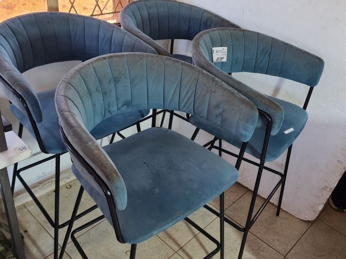 4 X BAR STOOLS