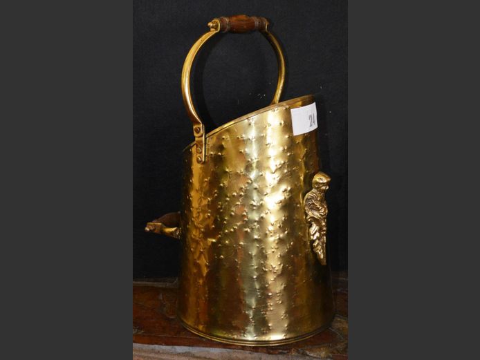 BRASS COAL SCUTTLE WITH CHERUB DETAIL, 35cm High