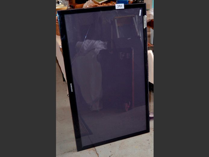 SAMSUNG 51" PLASMA TV [Switches on, untested further, screen cracked] [#: 429811808] ### LICENCE PLEASE ###
