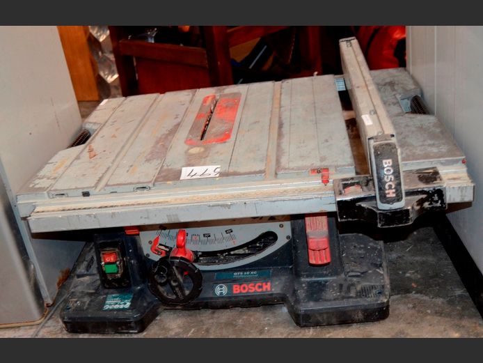 BOSCH GTS10 XC PROFFESIONAL TABLE SAW [Switches on, no legs] [#: 414057967]