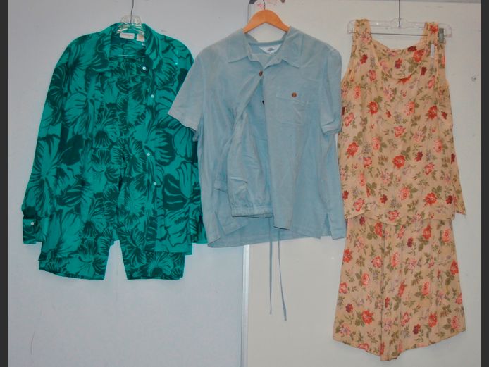 LOT OF 3 LADIES TOP & PANTS SETS: LIZ CLAIRBORN, AKS & MJ CARROL [XL]