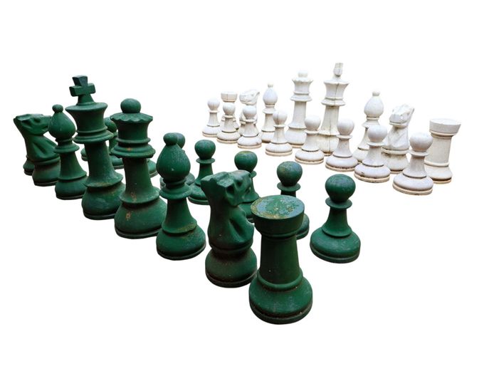 32-Piece Large-Scale Garden Chess Set