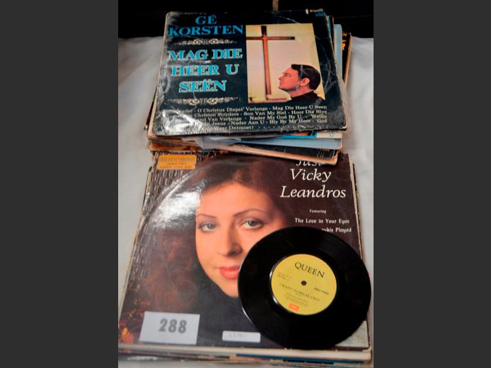 COLLECTION LP RECORDS: ELVIS, GE KORSTEN, BARBARA RAY, etc