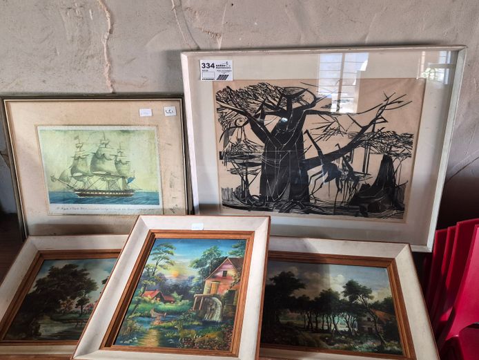 5 X PICTURE FRAMES