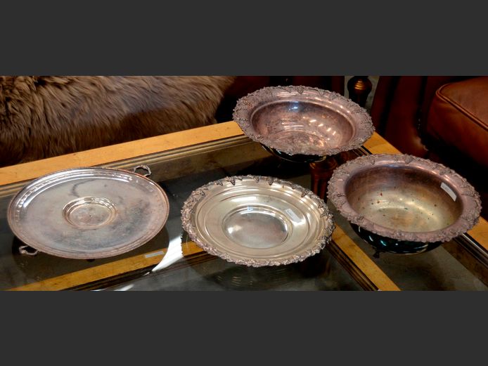 SILVER PLATE: BOWLS ON CLAW FEET & TRAYS