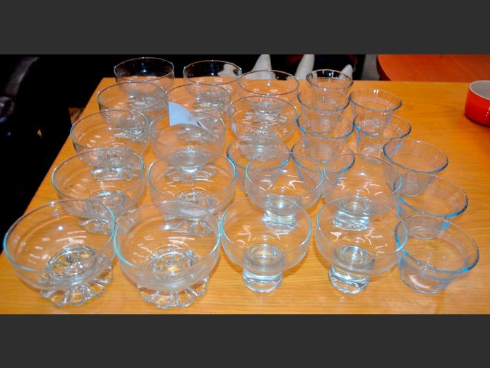 ASSORTED GLASS DESSERT BOWLS