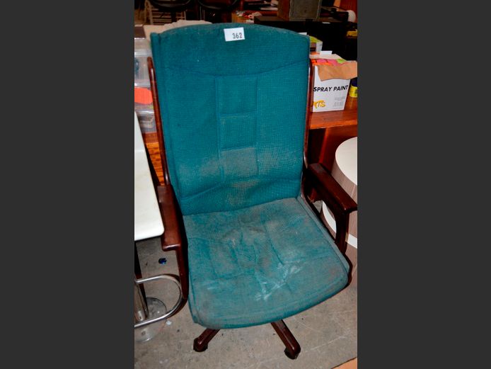 SWIVEL OFFICE CHAIR [Needs a clean]