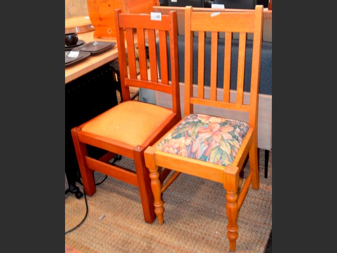 LOT OF 2: OAK DINING CHAIRS