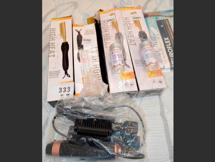 LOT: 4 x HEAT PRESS COMBS & A HOT AIR BRUSH [Untested]