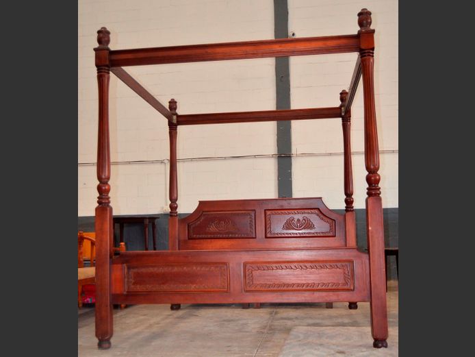 MAHOGANY KING SIZE 4-POSTER BED [No mattress, no slats]