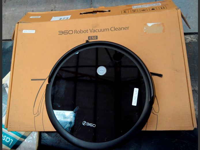 C50 360 ROBOT VAC [Switches on]