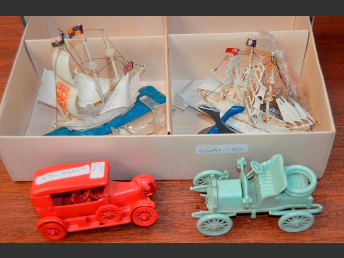 ORNAMENTAL SHIPS & CARS