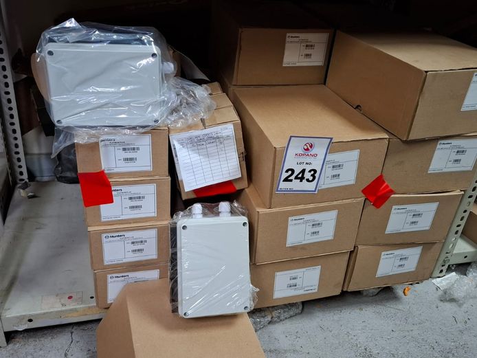 Lot bird scale power supplies x 9  & bird scale sets x 16