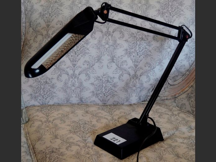 BLACK ADJUSTABLE DESK LAMP