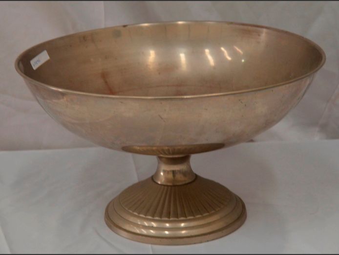 METAL FOOTED CHAMPAGNE COOLER, 34cm Diameter x 20cm High [Tarnished inside]