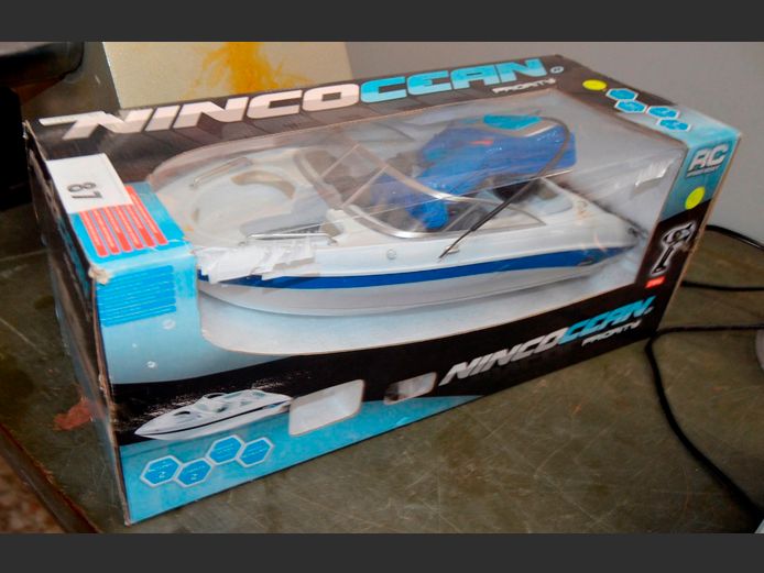 REMOTE CONTROLLED SPEED BOAT [Untested]