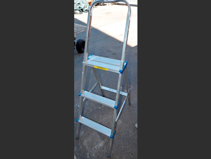 ALUMINIUM 3-STEP LADDER