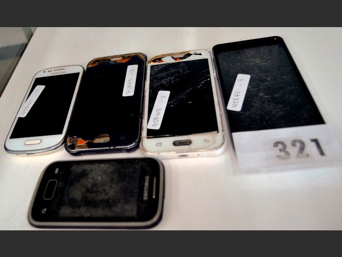LOT OF 5: CELLPHONES [Untested, no chargers, damaged]