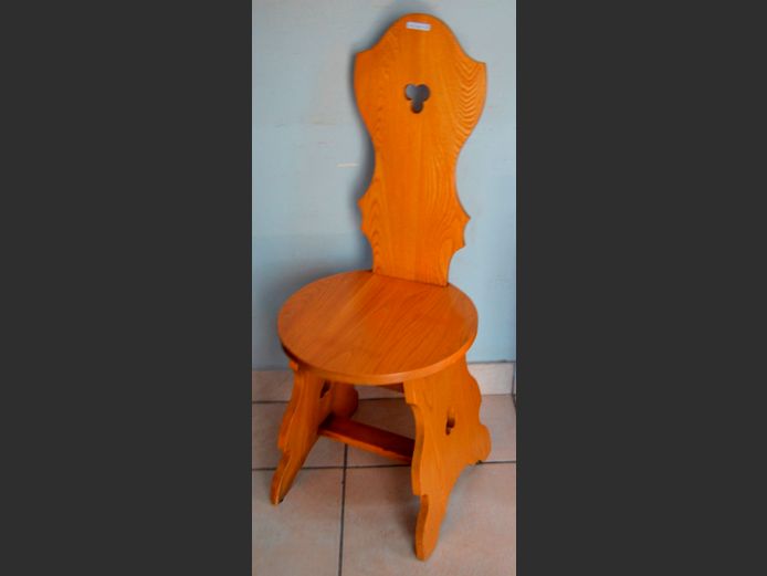 CANADIAN OAK HALL CHAIR