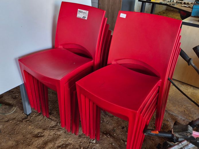 10 X RED PLASTIC CHAIRS