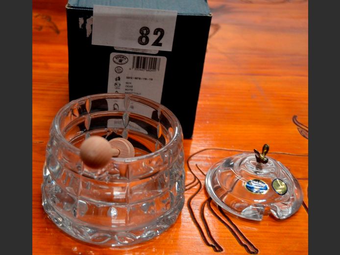 BOHEMIA CRYSTAL HONEY POT [Lid does not fit pot]