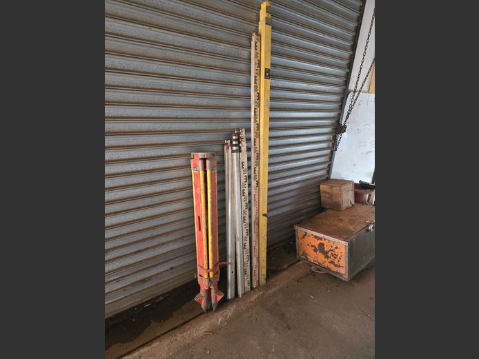 2 X DUMPY LEVELS + 3 STANDS