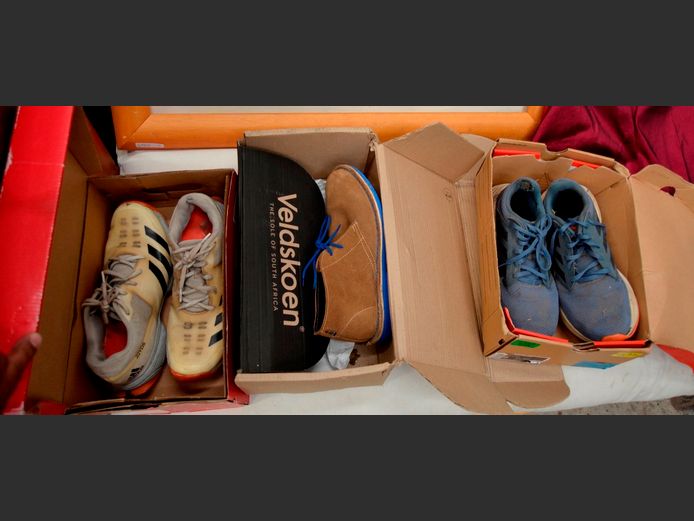 NIKE TRAINERS, VELLIES & ADIDAS GOLF SHOES [Sizes 7 & 8]