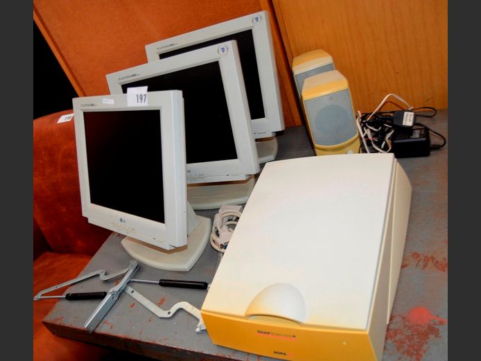 LOT: LG FLATRON LCD MONITORS, SNAPSCAN SCANNER & PAIR COMPUTER SPEAKERS [Untested, no power supplies]