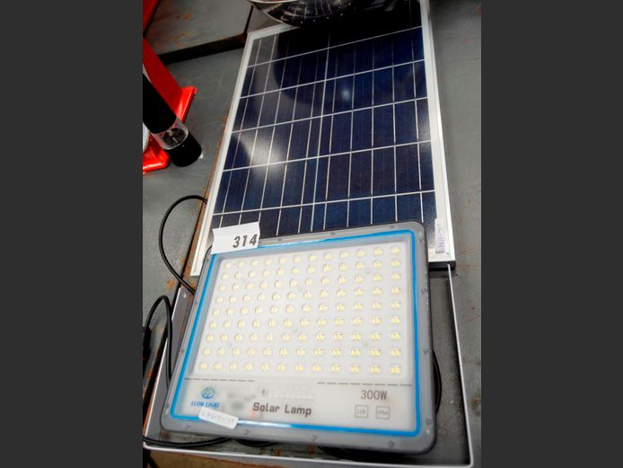 300W SOLAR FLOODLIGHT [Untested]