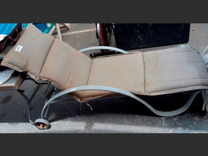 SUN LOUNGER WITH CUSHION [Damaged]