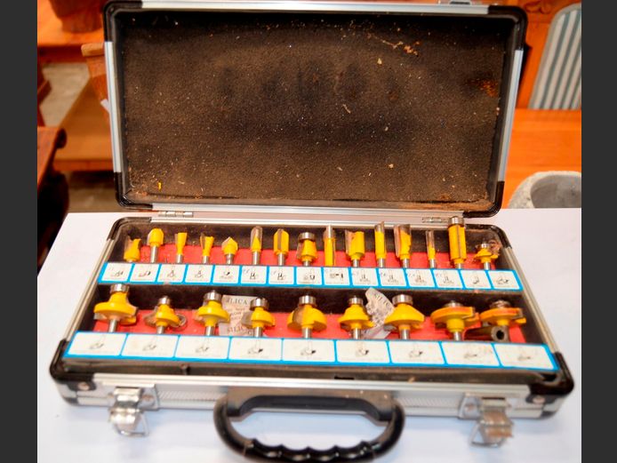 24-PIECE ROUTER BIT SET IN ALUMINIUM CASE