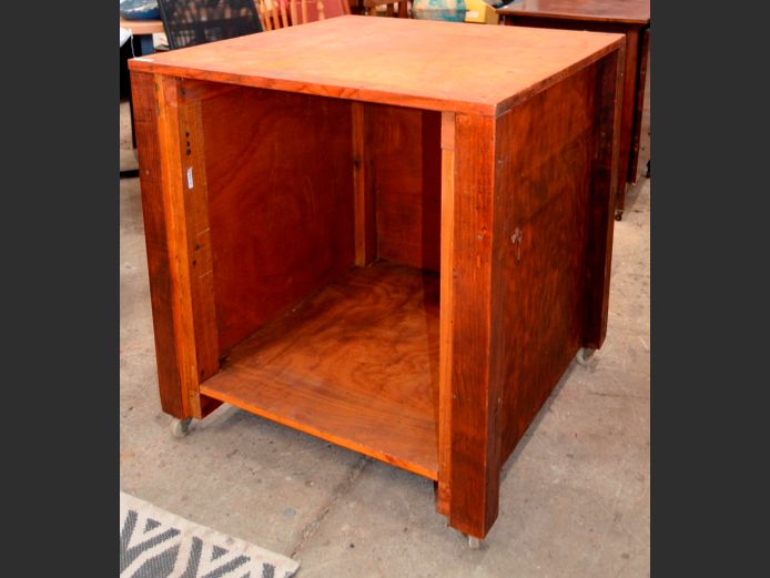 PINE WORK STATION ON CASTORS, 80 x 80 x 87cm