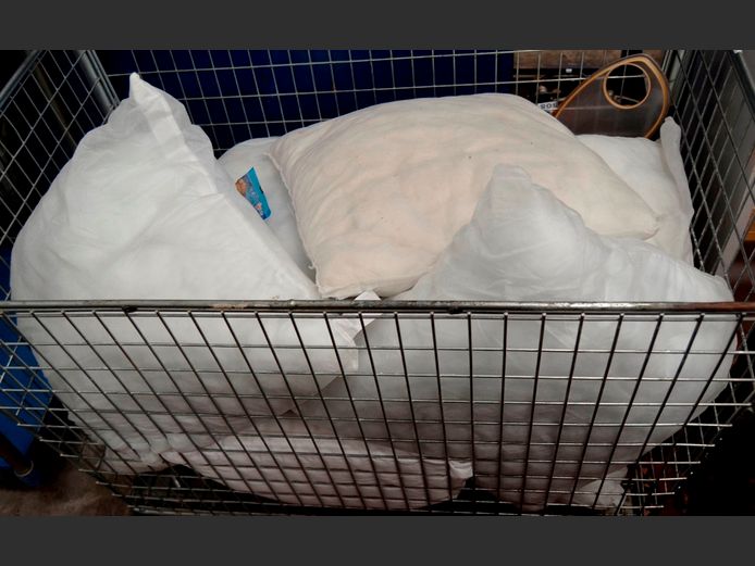 LOT: 5 x SCATTER CUSHION INNERS