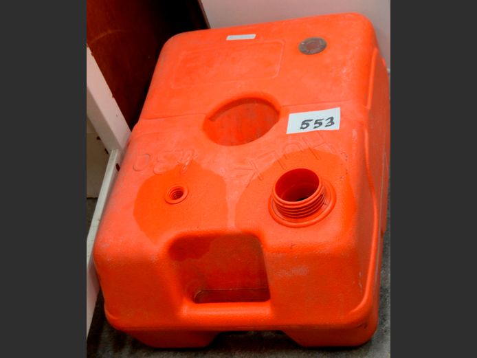 HULK BOAT FUEL TANK [Caps needed]